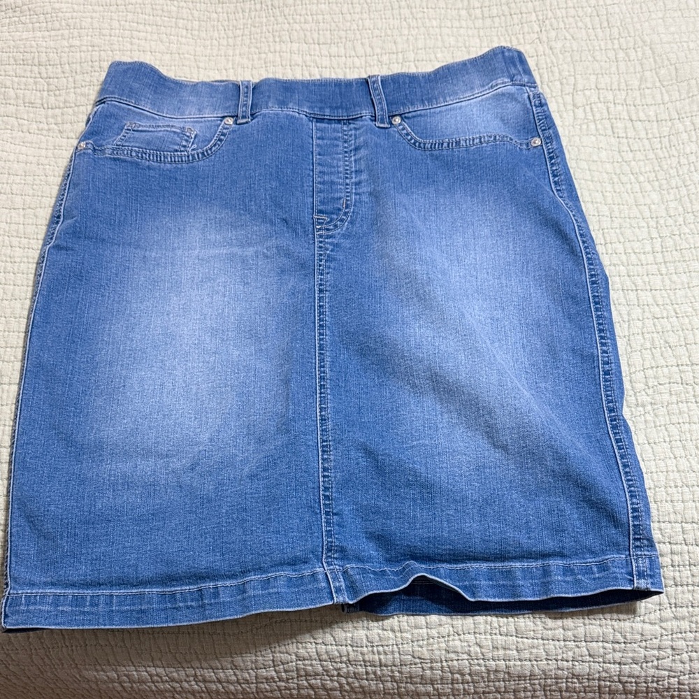 Gloria Vanderbilt Blue Denim Pull on Midi Skirt